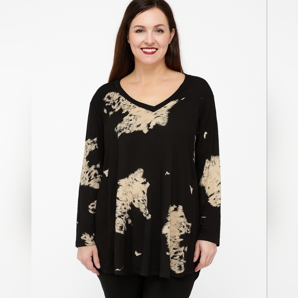 Wilfred/ Long sleeve/ V-neck/ Split hem top/ White & black Abstract/ Size US M